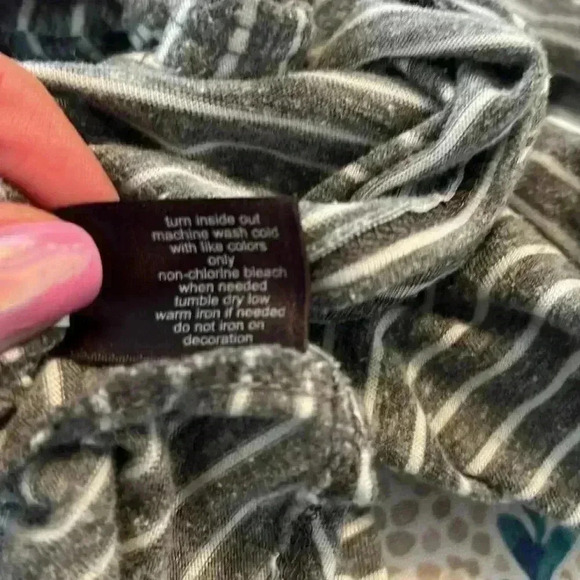 Lane Bryant V-Neck Sleeveless Striped Top Size 14/16 Gray & White - Picture 8 of 8